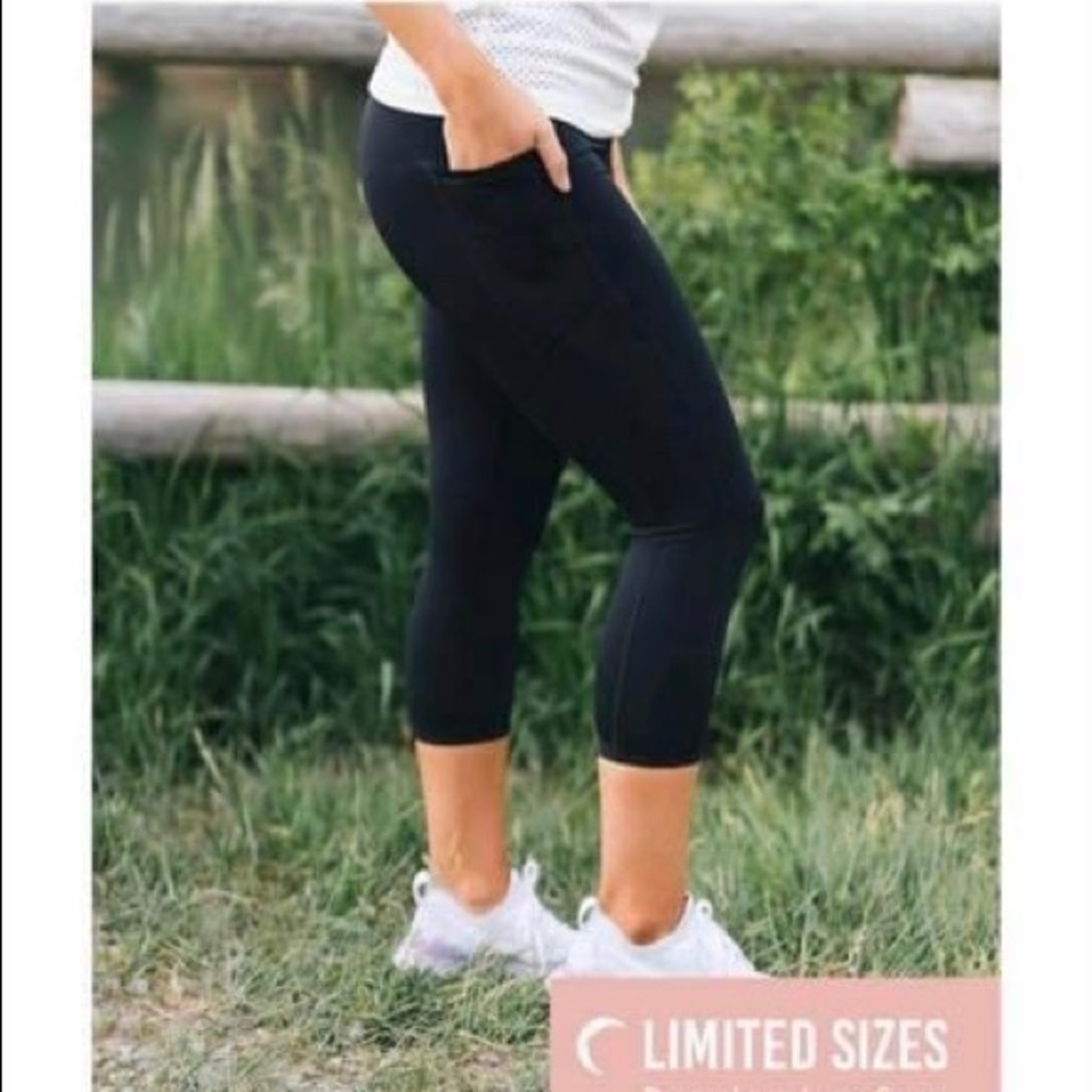 ZYIA Black Pocket Brilliant hi-rise capris